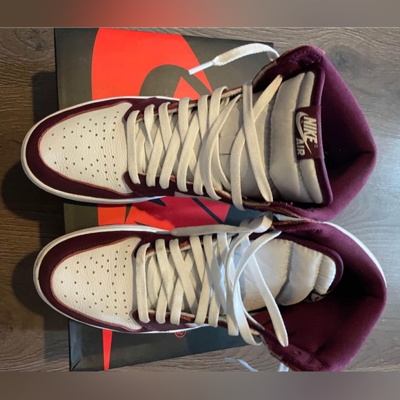 Air Jordan 1 Retro High OG | Bordeaux | 11 - Picture 3 of 5